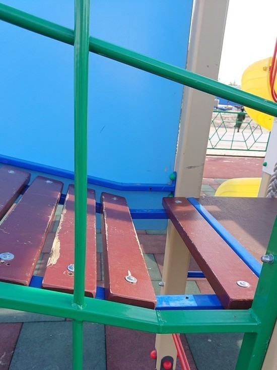 В Тарко-Сале сообщили о травме ребенка на детской площадке