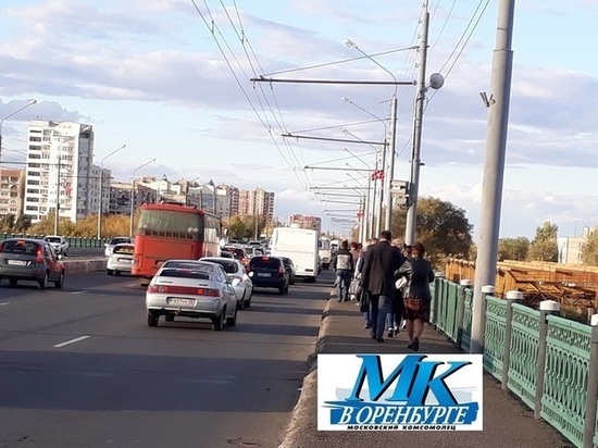 В Оренбурге студент упал с автомобильного моста