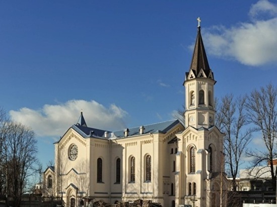 43-летняя челябинка пыталась поджечь католический храм в Санкт-Петербурге