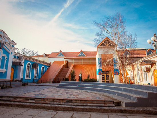 В Евпатории ликвидировали детский центр театра «Золотой ключик» В Евпатории ликвидировали детский центр театра «Золотой ключик»