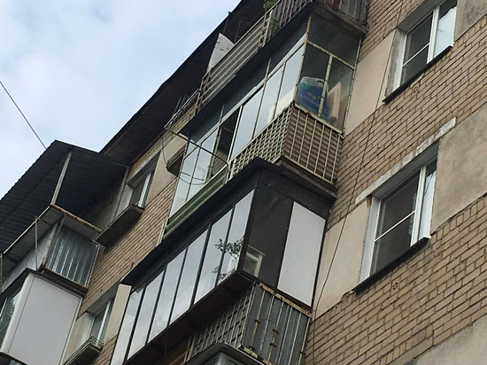 Оренбуржец выпал с балкона пятого этажа