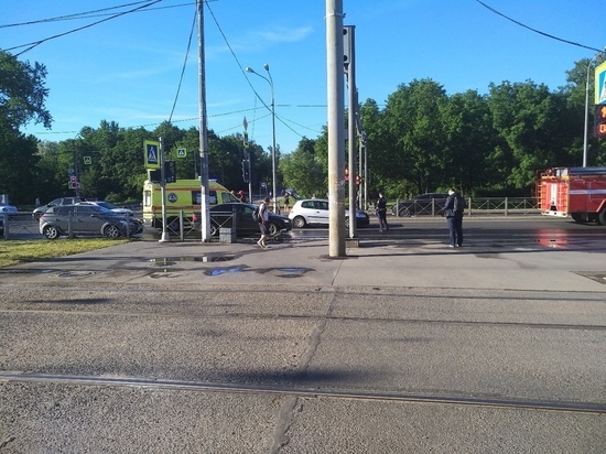 Велосипедист попал под машину на юго-западе Петербурга