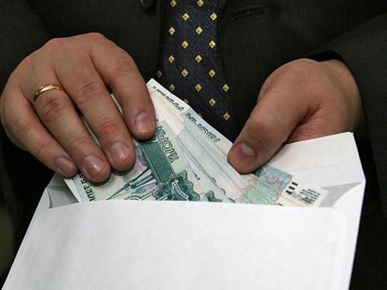 Краснодарская фирма попыталась подкупить пристава 15 тысячами рублей