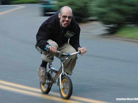 Пенсионер в Белом Яре угнал велосипед у ребенка и подарил его внучке