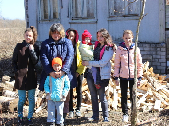 У многодетной матери из Тверской области могут отнять детей