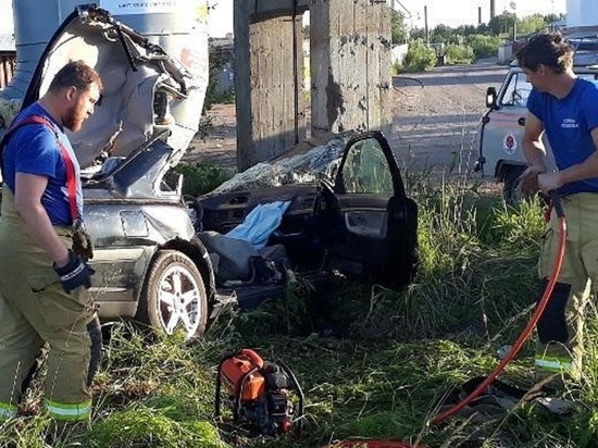 Двадцатилетнего северодвинского водителя влетел выковыривали из под трубопровода