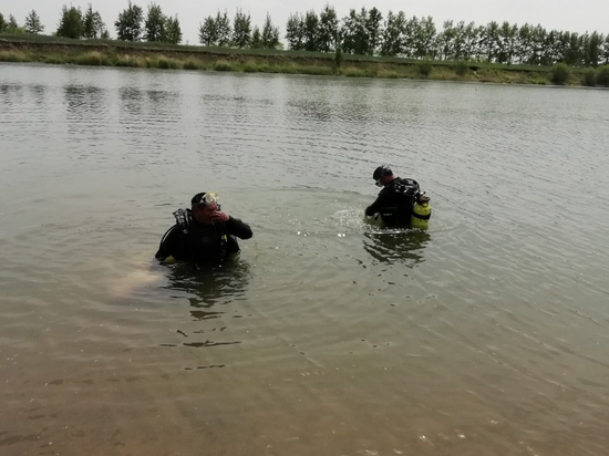 Водолазы нашли тело утонувшего в Краснокаменске молодого человека