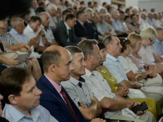 Воронежским чиновникам обещали повысить зарплаты
