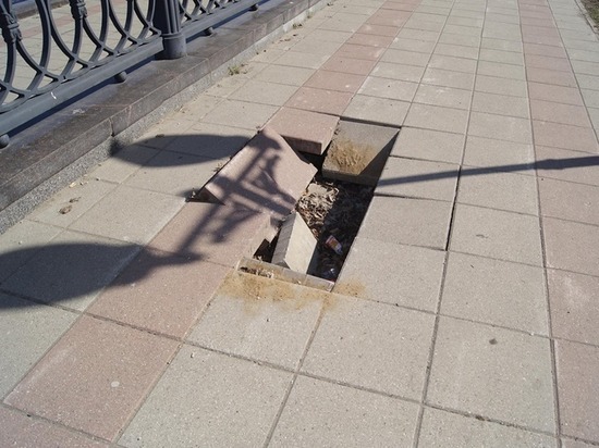 На Волжской набережной Ярославля появились провалы