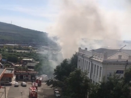 Пожарные эвакуировали около 20 человек из горящего корпуса ЗабГУ