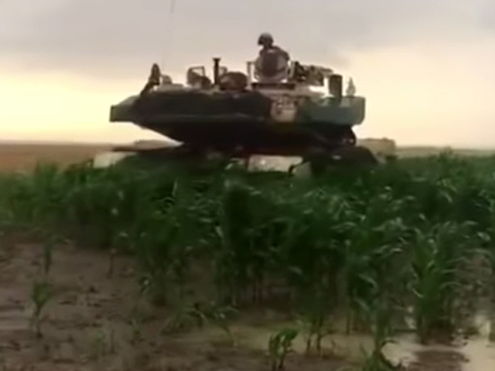Заблудившиеся американские танки прошлись по посевам местных фермеров