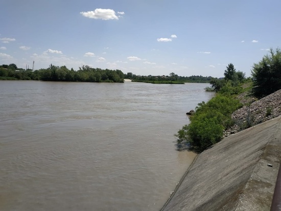 Жители Кочубеевского района на Ставрополье  испытывают дефицит воды