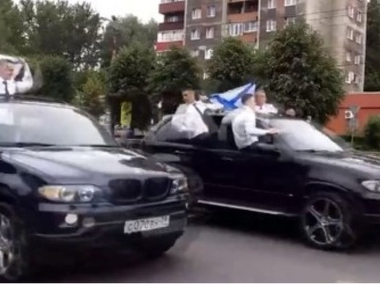 В Калининграде выпускники военного вуза гоняли по городу на BMW Х5