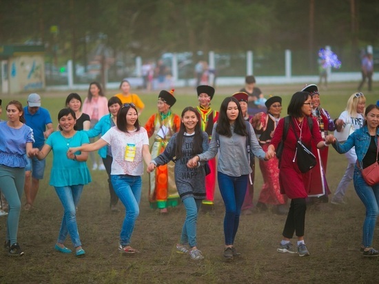 В Улан-Удэ научат желающих правильно танцевать ёхор