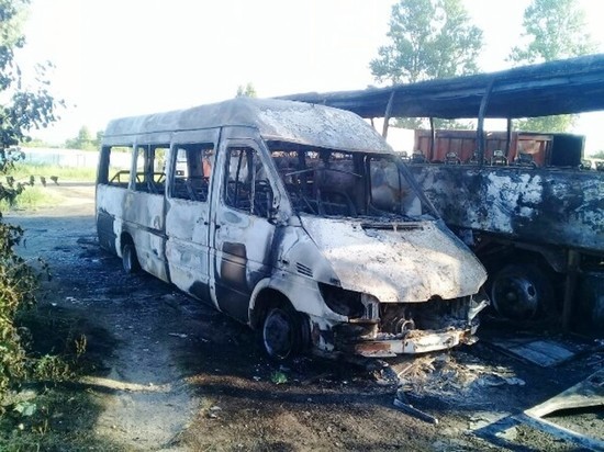 В Мещовске сгорели автобусы на автостанции