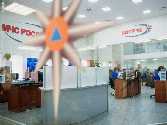 В Астрахани около поста ДПС загорелся автомобиль