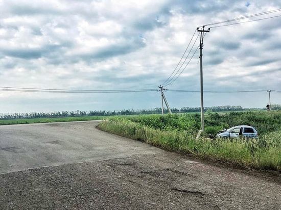 Съехав с дороги в кювет, в Башкирии погибла 48-летняя автоледи