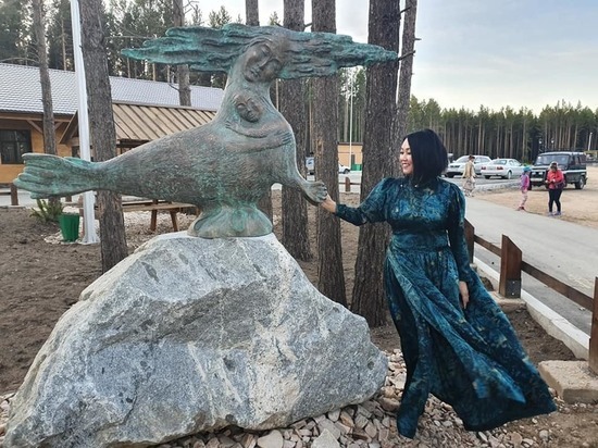 В Бурятии установили памятник в виде байкальских нерп с человеческими лицами