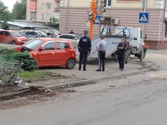 В Ленинске-Кузнецком в аварии на проспекте Кирова пострадали два человека