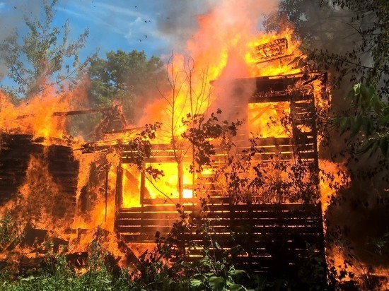 В Кимрах Тверской области сгорел дом в стиле модерн