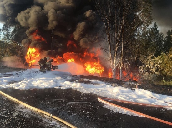 Водитель бензовоза сгорел на трассе М-7 в Нижегородской области