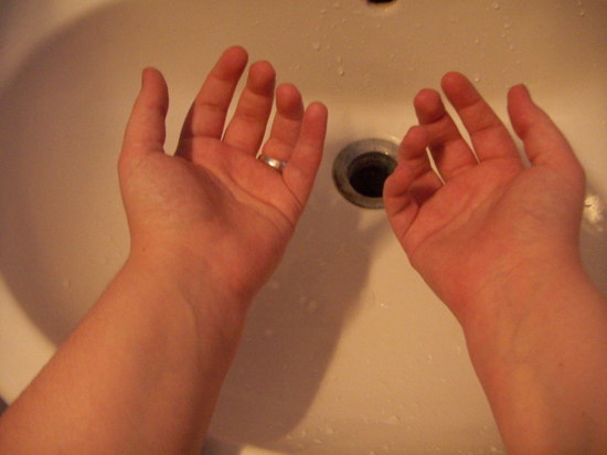 Ученые призывают регулярно мыть руки