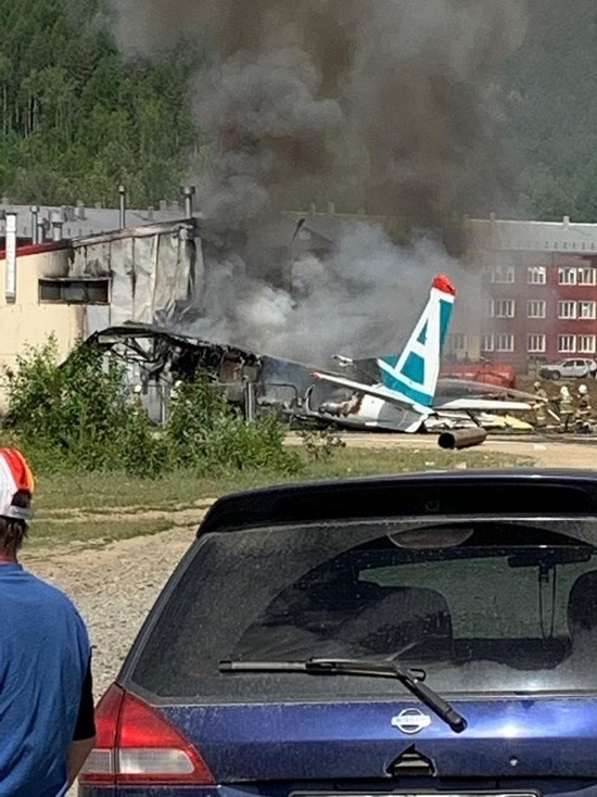  В Бурятии самолет загорелся при посадке, двое пилотов погибли