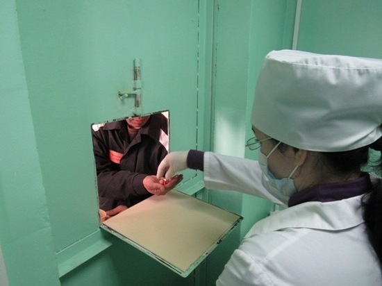 В Оренбургской области с родственников осужденных тянут медикаменты