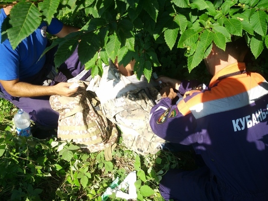 Под Крымском спасатели вынесли из леса сломавшего ключицу мотоциклиста