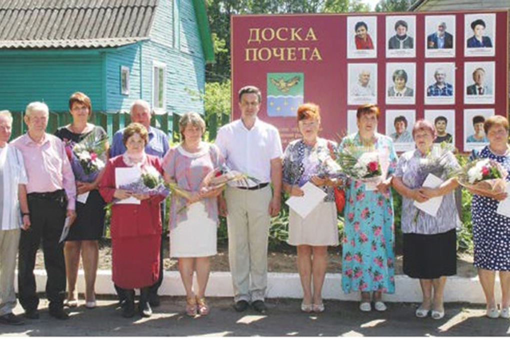 Погода жарковский тверская на неделю. Поселок Жарковский. Поселок Жарковский Тверской области. Доска почета в деревне. Доска почета Тверь.