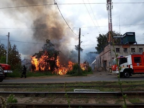 В Ижевске сгорел частный дом на улице Серова