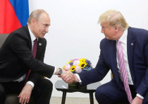 Президент США Дональд Трамп в ходе переговоров с российским лидером Владимиров Путиным в шутку призвал его «не вмешиваться в выборы»