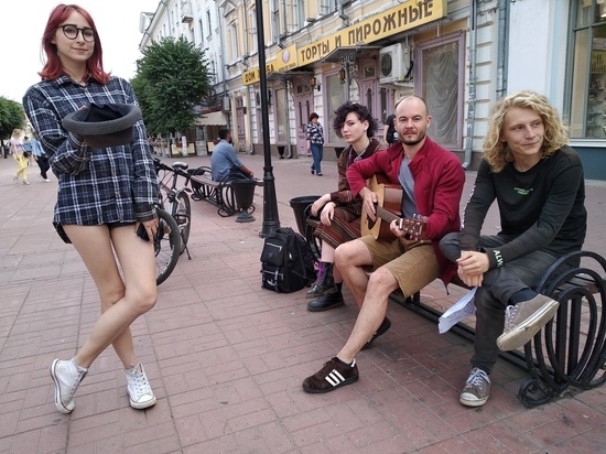 "МК в Твери" расспросил уличных музыкантов о их нелёгком труде