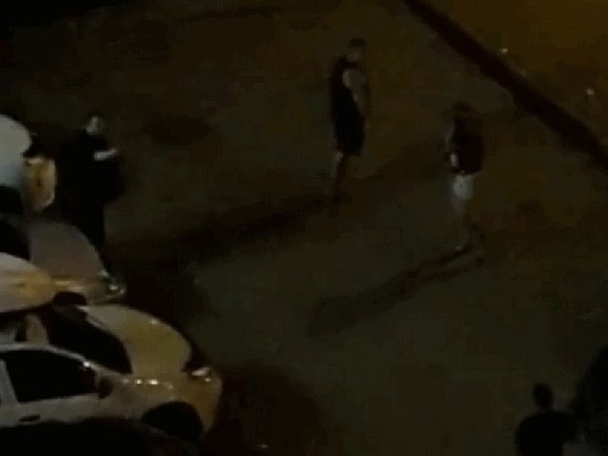 Жестокое избиение женщины в Кемерове попало на видео