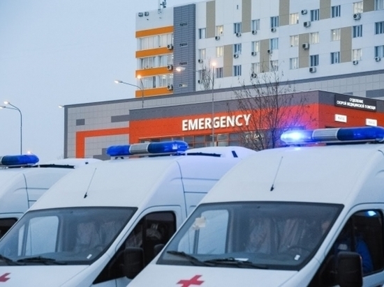 Водитель ВАЗа в Волгограде врезался в столб и сбежал из «скорой»