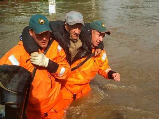 Красноярские спасатели эвакуировали 1,2 тыс человек в Иркутской области
