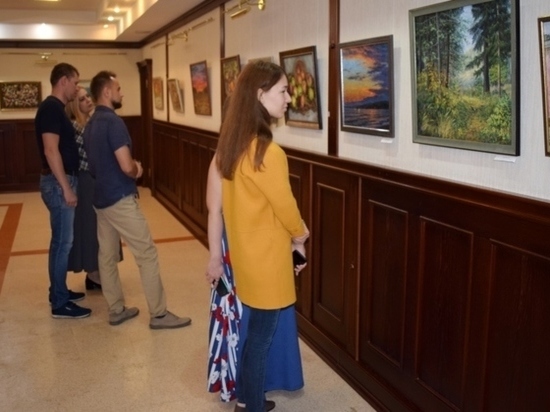 В ивановской администрации начала работу художественная выставка
