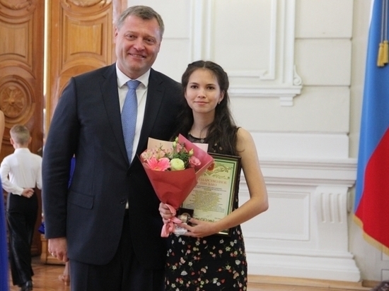 192 выпускника школ получили медали «Гордость Астраханской области»