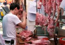 По данным Национальной кормовой ассоциации, цены на говядину, свинину и мясо птицы в России могут вырасти как минимум на 10% из-за подорожания пищевых добавок, необходимых для животного корма