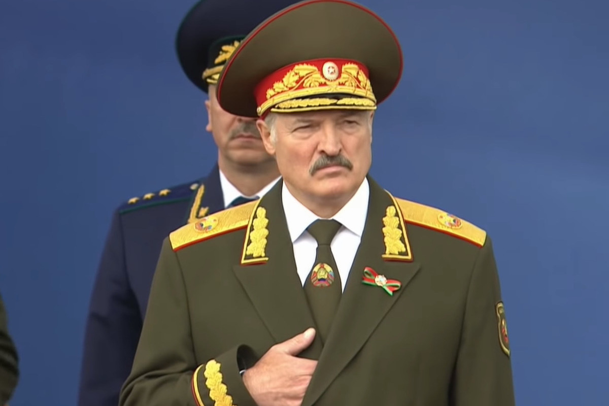 Фото лукашенко в военной форме