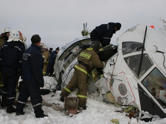Авиалайнер ATR 72-201 авиакомпании UTair совершал рейс по маршруту Тюмень—Сургут, он рухнул на землю через 42 секунды после взлёта.