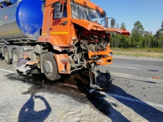 На трассе Сургут-Салехард столкнулись грузовик и нефтевоз