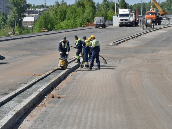 Путепровод в Кирове начали покрывать асфальтом