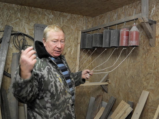 60-летний Владимир Борисов разместил в сарае самодельную колокольню