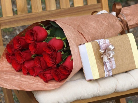 О чувствах без слов: что означает букет красных роз на языке цветов