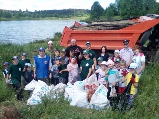 Активисты очистили от мусора водоемы в Ягуле, Русском Вожое и Лозе