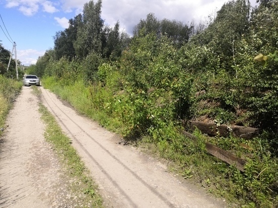 Железнодорожники убрали шпалы с дороги в тульском Скуратово