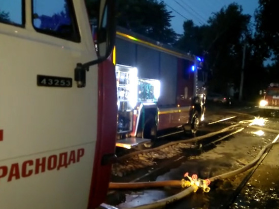 Ночью в Краснодаре произошёл ещё один крупный пожар, который тушили 100 человек