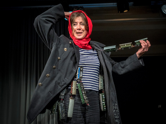 Живущая в Швейцарии русская актриса рассказала о революционном спектакле