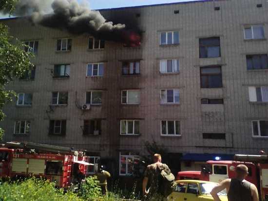 Сильный пожар произошел в общежитии Барнаула